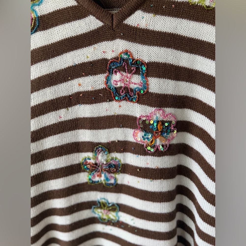 Vintage Striped Floral Beaded Knit Sweater V Neck Soft 90s Cottage - Picture 14 of 16
